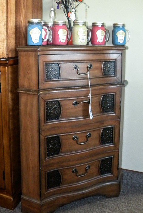 Chest of drawers with door accenting